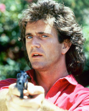MEL GIBSON POINTING GUN RIGHT AT YOU LETHAL WEAPON PRINTS AND POSTERS 264021