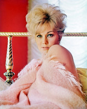 KIM NOVAK IN BED SEXY PRINTS AND POSTERS 262846