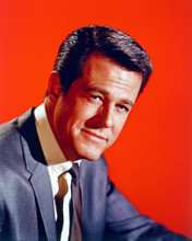ROBERT CULP I SPY PUBLICITY POSE PRINTS AND POSTERS 261506