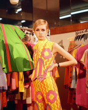 TWIGGY ICONIC FLOWER POWER 60'S FASHION PRINTS AND POSTERS 261429