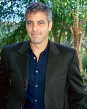 GEORGE CLOONEY OFF SCREEN POSE PRINTS AND POSTERS 261138