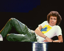 LEO SAYER GREAT 1970'S STUDIO POSE PRINTS AND POSTERS 260209