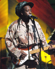WYCLEF JEAN WITH GUITAR IN CONCERT PRINTS AND POSTERS 256469