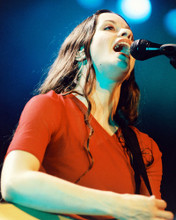 ALANIS MORISETTE CONCERT SINGING PRINTS AND POSTERS 251718