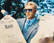 STEVE MCQUEEN THE THOMAS CROWN AFFAIR HOLDING MONEY BAG PRINTS AND POSTERS 248254