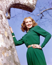 LINDA DARNELL BY TREE IN GREEN PRINTS AND POSTERS 247707