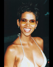 HALLE BERRY IN BUSTY PRINTS AND POSTERS 244339