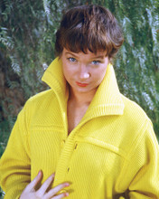 SHIRLEY MACLAINE IN YELLOW JACKET PRINTS AND POSTERS 242621
