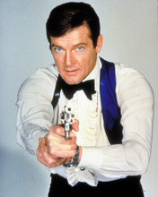 ROGER MOORE PUBLICITY POSE AS JAMES BOND AIMING GUN PRINTS AND POSTERS 235119