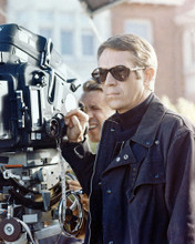 STEVE MCQUEEN COOL RARE IN SUNGLASSES ON SET PRINTS AND POSTERS 233685