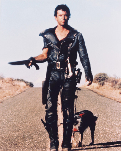 Mel Gibson in Mad Max 2 pointing shotgun Road Warrior 16x20 Poster 