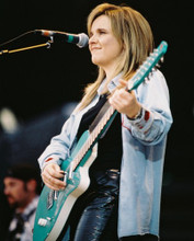 MELISSA ETHERIDGE PLAYING GUITAR PRINTS AND POSTERS 224418