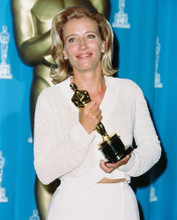 EMMA THOMPSON HOLDING OSCAR PRINTS AND POSTERS 219300
