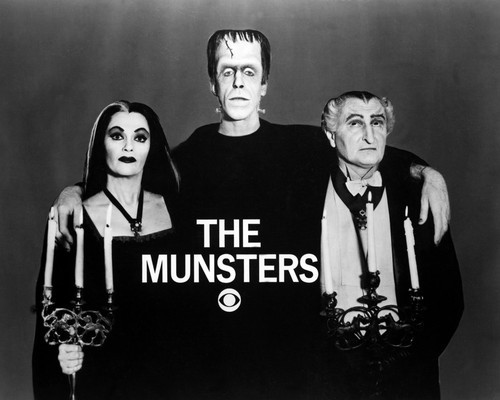 THE MUNSTERS CAST SIGNED 10X8 REPRO PHOTO PRINT fred gwynne al lewis 