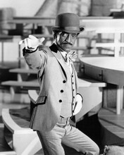 SAMMY DAVIS JR. ICONIC POSE IN BOWLER HAT AND GLOVES PRINTS AND POSTERS 196996