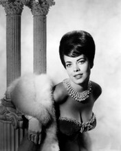 SUSAN HART STRIKING BUSTY GLAMOUR POSE PRINTS AND POSTERS 196555