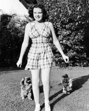 JUDY GARLAND YOUNG POSE WITH TWO DOGS PRINTS AND POSTERS 196518