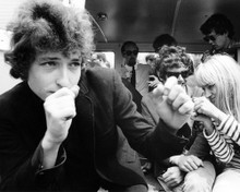 BOB DYLAN RARE CANDID IMAGE 1960'S PRINTS AND POSTERS 196501