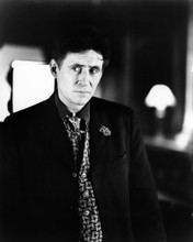 GABRIEL BYRNE THE USUAL SUSPECTS PORTRAIT IN SUIT PRINTS AND POSTERS 195960