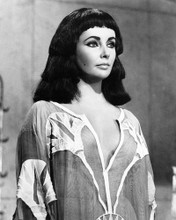ELIZABETH TAYLOR CLEOPATRA IN ROBE STRIKING IMAGE PRINTS AND POSTERS 195859