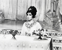 ELIZABETH TAYLOR CLEOPATRA JEWELERY AT TABLE PRINTS AND POSTERS 195542
