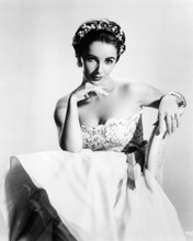 ELIZABETH TAYLOR SEXY LOWCUT GOWN SULTRY POSE PRINTS AND POSTERS 194412