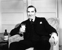 BELA LUGOSI PORTRAIT SEATED HOLDING DRINK PRINTS AND POSTERS 194404