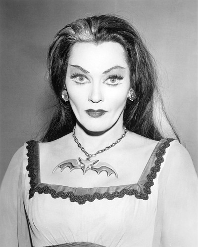 Yvonne De Carlo The Munsters Posters and Photos 193400 | Movie Store
