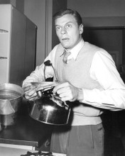 PETER GRAVES 1950'S SHOT HOLDING KETTLE PRINTS AND POSTERS 193061