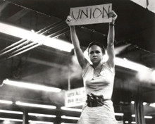 NORMA RAE SALLY FIELD HOLDING UNION SIGN PRINTS AND POSTERS 192692