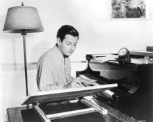 ANDRE PREVIN AT PIANO PRINTS AND POSTERS 191132