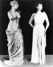 AVA GARDNER GLAMOUR POSE BY STATUE PRINTS AND POSTERS 190180