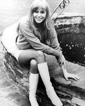 SUSAN GEORGE HIGH HEEL BOOTS PIN UP PRINTS AND POSTERS 188348