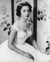 DANA WYNTER GLAMOUR POSE PRINTS AND POSTERS 180353