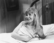 JOANNE WOODWARD IN BED PRINTS AND POSTERS 180351
