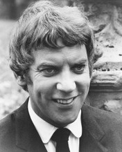 DONALD SUTHERLAND EARLY 70'S SMILING PRINTS AND POSTERS 180269