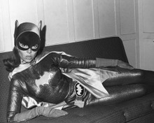 YVONNE CRAIG BATGIRL BATMAN ON COUCH TV PRINTS AND POSTERS 179258