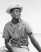 SIDNEY POITIER 60'S PORTRAIT IN HAT PRINTS AND POSTERS 179002