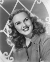 DEANNA DURBIN LOVELY SMILING POSE PRINTS AND POSTERS 178222