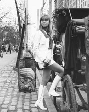 SUSAN GEORGE SEXY POSE IN SHORTS 60'S PRINTS AND POSTERS 174847