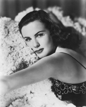 DEANNA DURBIN ON RUG STUDIO PRINTS AND POSTERS 174815