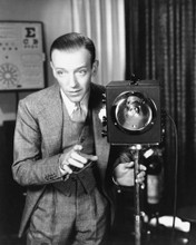 FRED ASTAIRE POSING BY CAMERA 40'S PRINTS AND POSTERS 173387