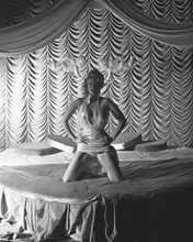 JAYNE MANSFIELD ON BED RARE SHOOT PRINTS AND POSTERS 173039