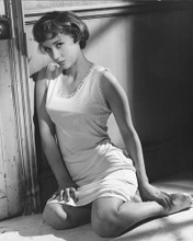 SYLVIA SYMS ON BED SEXY PRINTS AND POSTERS 172049