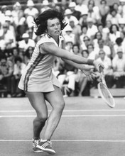 BILLIE KEAN KING 70'S PLAYING TENNIS PRINTS AND POSTERS 170962