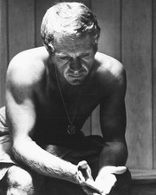 STEVE MCQUEEN THOMAS CROWN BARE CHESTED PRINTS AND POSTERS 170376