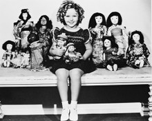 SHIRLEY TEMPLE POSING WITH DOLLS PRINTS AND POSTERS 169144