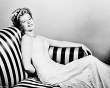 JOAN FONTAINE ON COUCH PRINTS AND POSTERS 168836