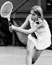 CHRIS EVERT PLAYING TENNIS EARLY 70'S PRINTS AND POSTERS 168162