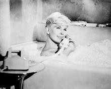 DORIS DAY IN BUBBLE BATH PILLOW TALK PRINTS AND POSTERS 167093